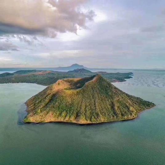 塔阿尔火山