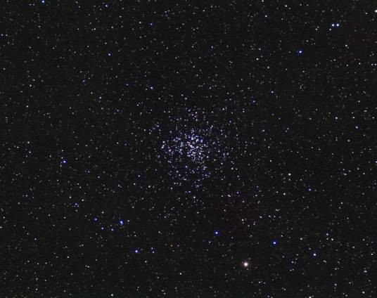 M37（御夫座内的疏散星团）