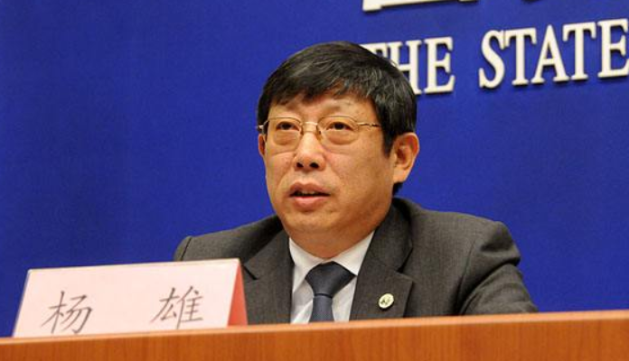 上海市长杨雄辞职后，现在任什么职务