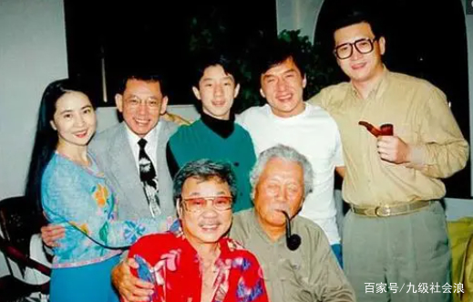 成龙林凤娇被曝离婚分亿万家产，为何忍了39年露真面目？