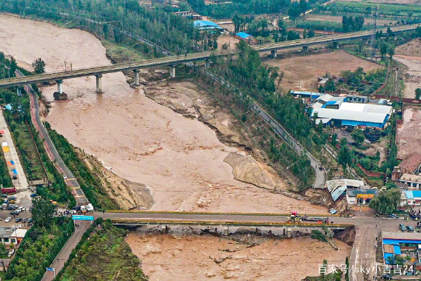 山西水灾堤坝决口住房地基塌陷，为何山西遭遇暴雨袭击后坍塌情况较为严重？