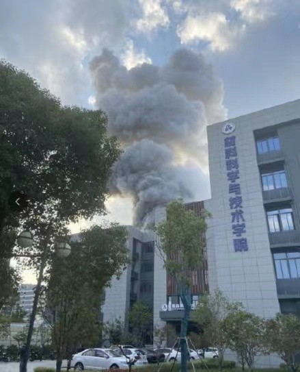 南航大学实验室爆燃事故死伤者中有人是独子，谁该为这起事故负责？