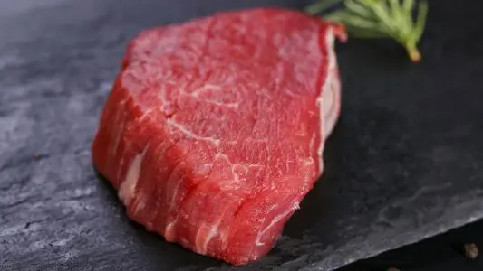 市场上出现的“假牛肉”，到底是怎么做的？对人有没有危害？