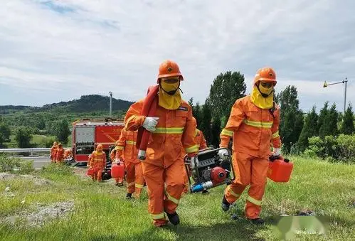 青岛三标山山火持续当地疏散群众，引发山火的原因是什么？