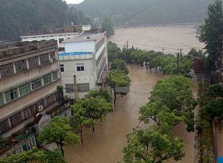 杭州萧山进化多村突发大水，导致此现象的原因是什么？