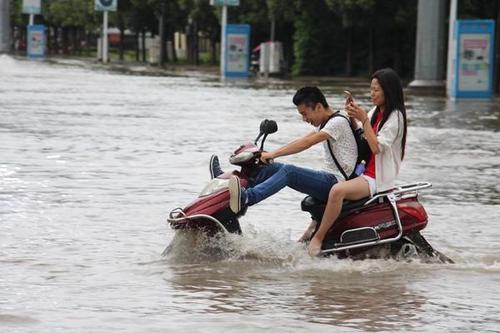 郑州为什么突然下这么大的雨？