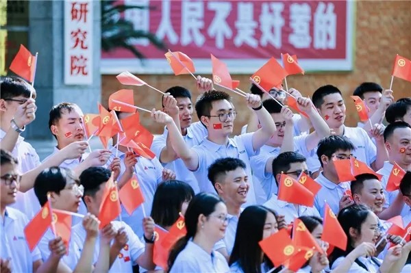 团结带领广大团员青年发出团结起来什么的时代强音