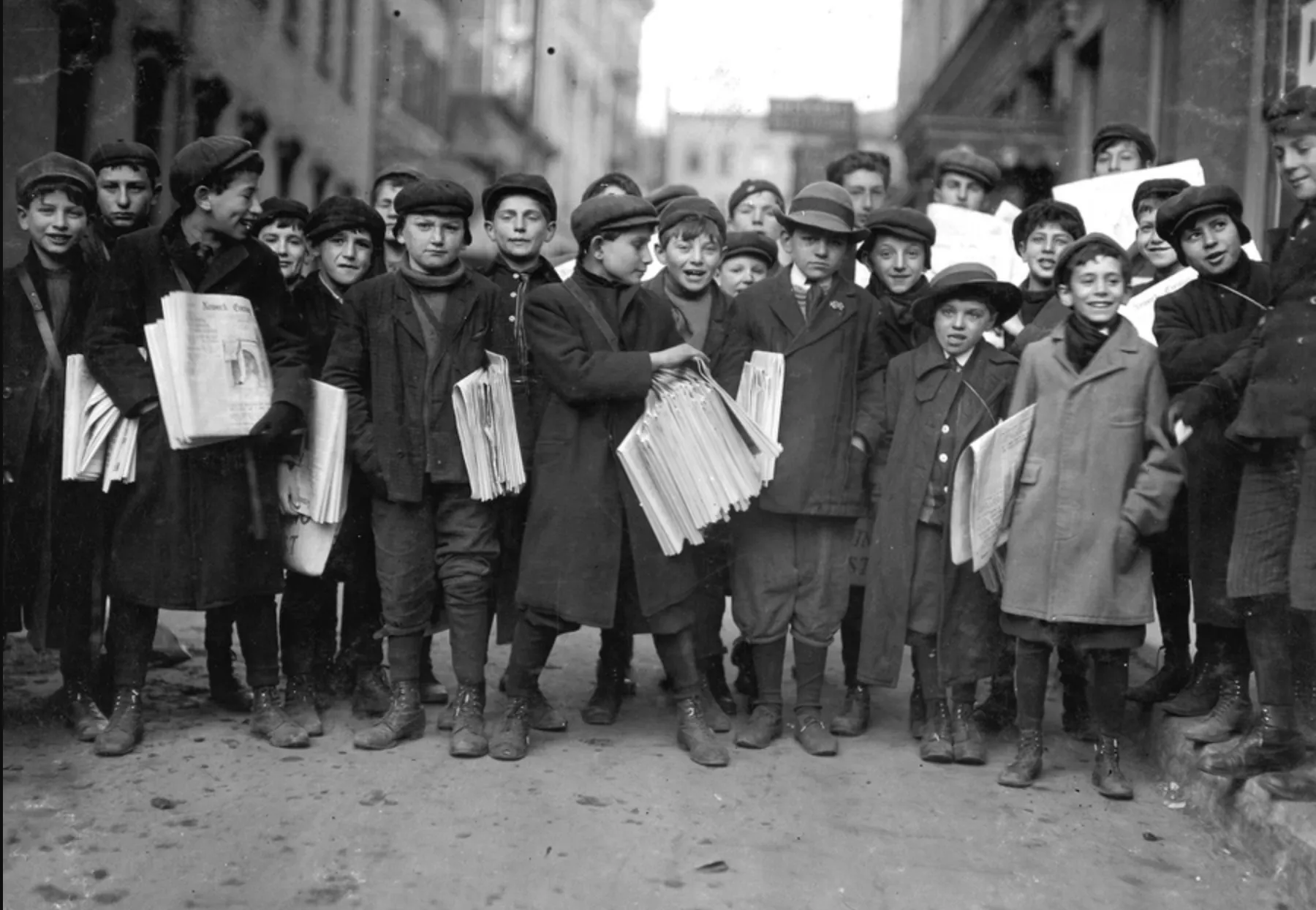 蜜雪冰城门店违法使用童工被罚，雇佣哪个年龄阶段的孩子属于童工？