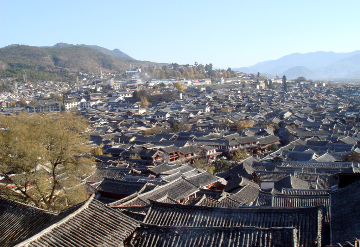 丽江古城一银器店老板骂游客