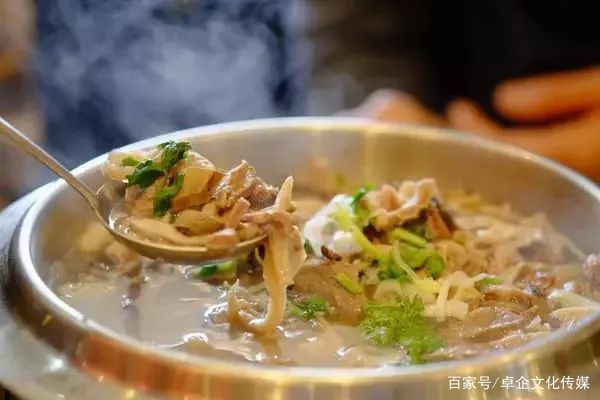 鸭血粉丝汤是哪个城市的标志性美食？