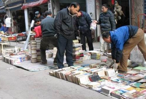 摆地摊卖什么最赚钱而且很受欢迎冬天