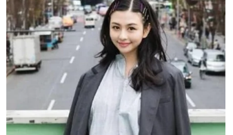 邱淑贞大女儿沈月晒素颜照，与妈妈相比，谁的样貌更出众一些？