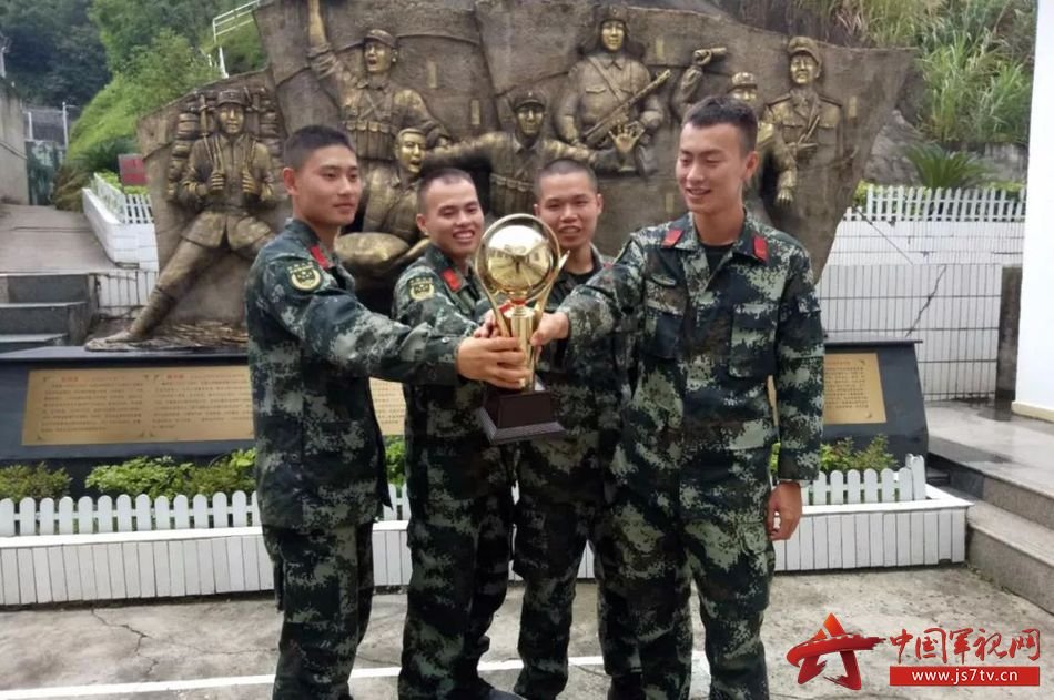 当兵后悔两年，不当兵后悔一辈子。 是什么意思？？