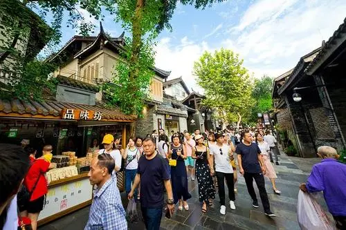 北京、上海和成都为什么能成为三大热门旅游目的地？