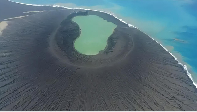 南太平洋海底火山喷出一座小岛，按国际海洋公约法这岛屿算哪个国家的呢？