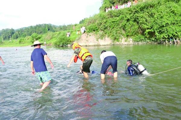 重庆农民工蒋正全勇救5名落水者，自己却溺水而亡，他是否值得敬畏？