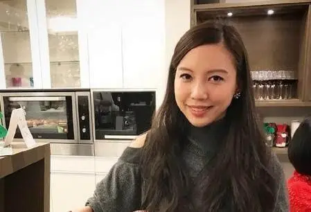 李靓蕾5年生3胎冠夫姓仍难逃离婚，你如何看待她的婚姻？