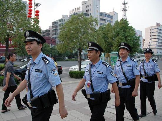 民警陪妻子逛街联手抓贼 ，老公是个警察到底什么体验？